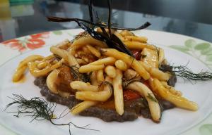 Fusilli al pescespada melanzane e finocchietto selvatico