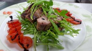 Tagliata di Tonno Rosso, rucola e pomodorino Pachino